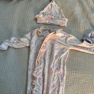 Magnetic & Me Newborn Gown/Hat
